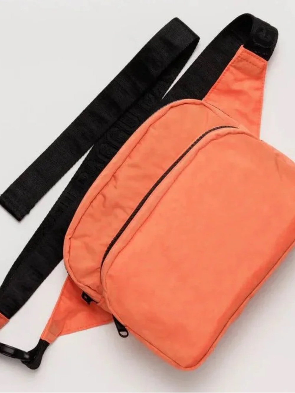 BAGGU NWT Nasturtium Bright Orange Crossbody Fanny Waist Bag with Black Strap - Picture 3 of 3